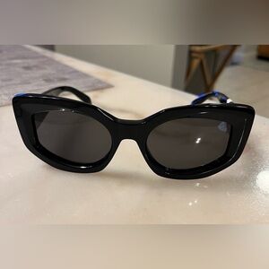 Celine CL40277I Sunglasses – Black 🕶️